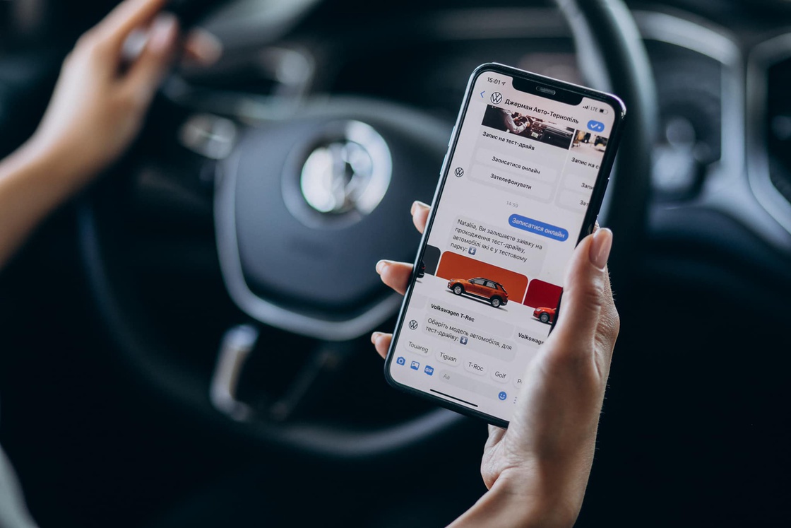 Більше не потрібно витрачати час на пошук інформації про наявні автомобілі, запис на тест-драйв чи на сервіс - в цьому і багато іншому Вам допоможе чат-бот!